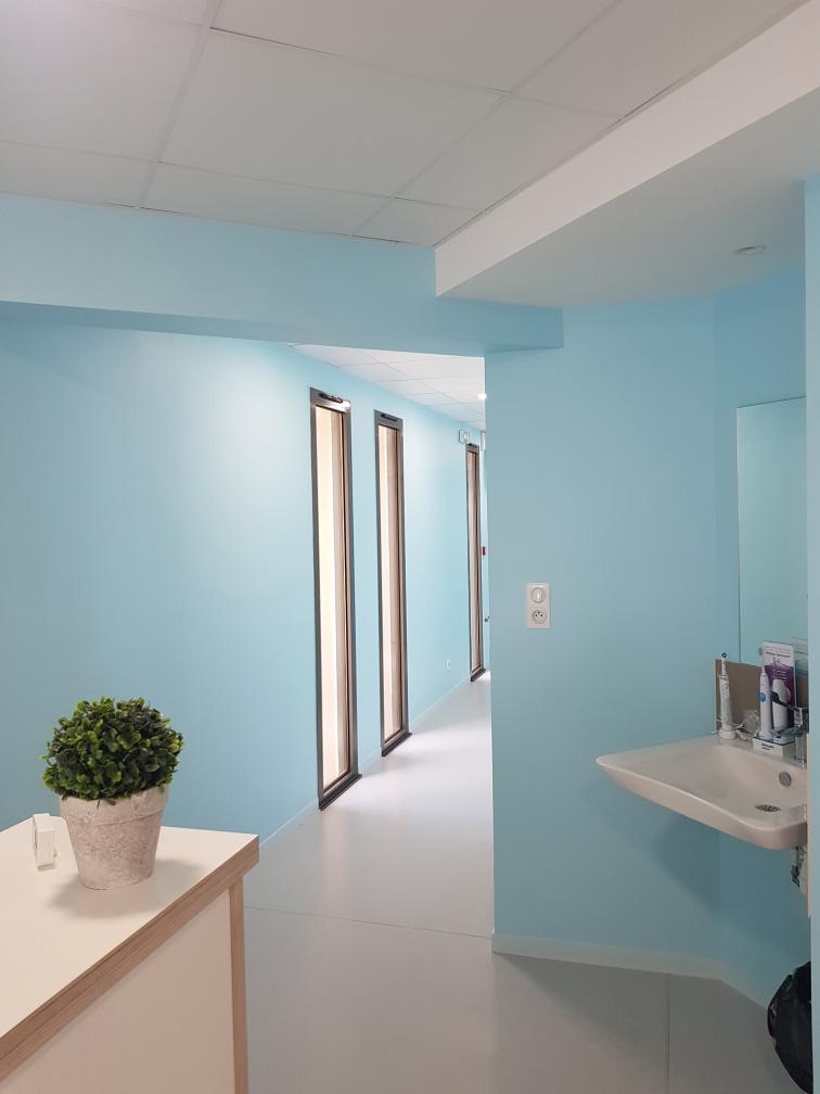 cfarchitecture 53 mayenne - médical dentiste salle d'attente bleu 
