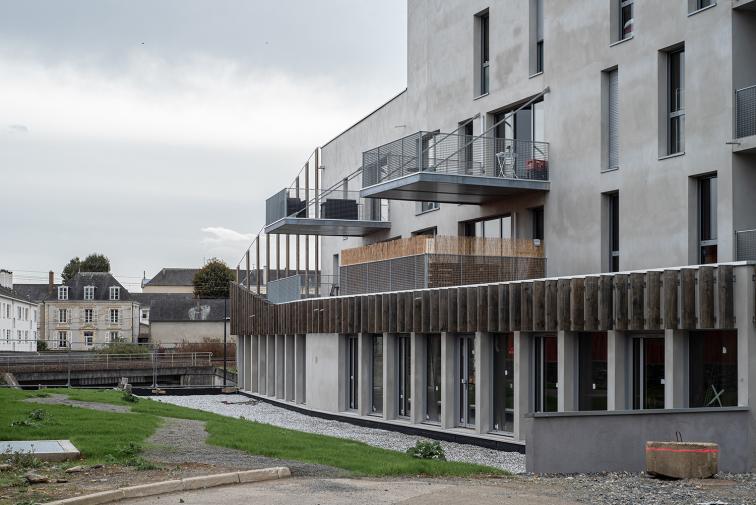 architecture mayenne 53 pays de la loire immeuble mixte double peau terrasse quartier ferrie