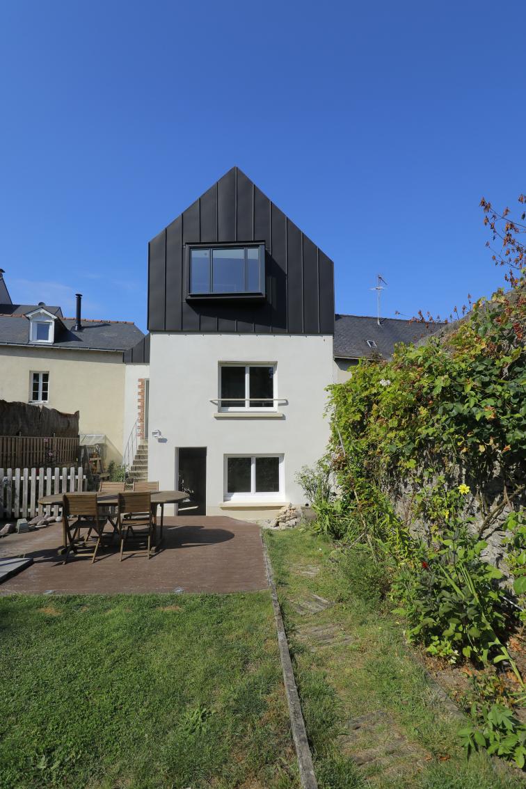 renovation, surelevation, architecture, contemporaine, bois, zinc, lucarne, mayenne, laval, bretagne