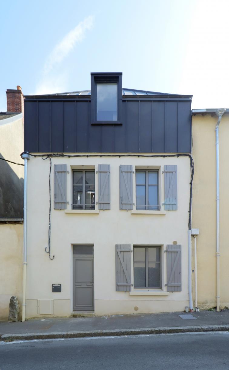 renovation, surelevation, architecture, contemporaine, bois, zinc, lucarne, mayenne, laval, bretagne