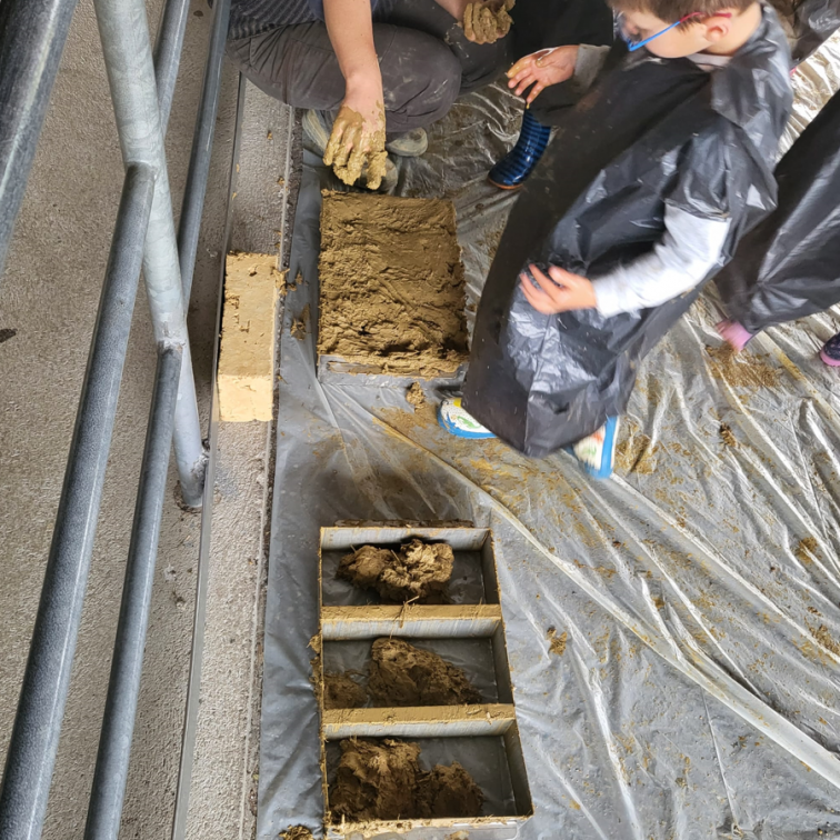 Vitré accueil périscolaire cf architecture terre crue bois écologie construction ar ruskenn