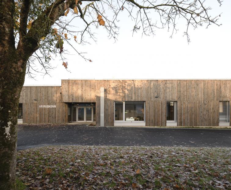 Vitré accueil périscolaire cf architecture terre crue bois écologie construction ar ruskenn