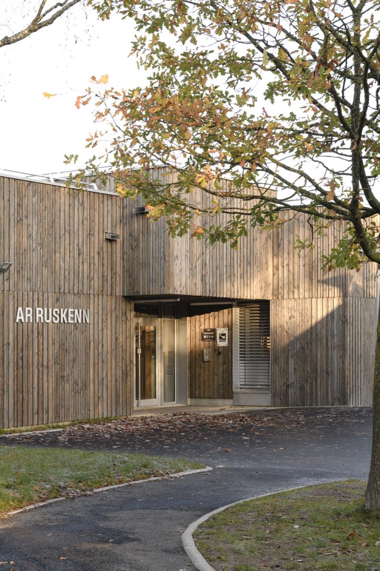 Vitré accueil périscolaire cf architecture terre crue bois écologie construction ar ruskenn