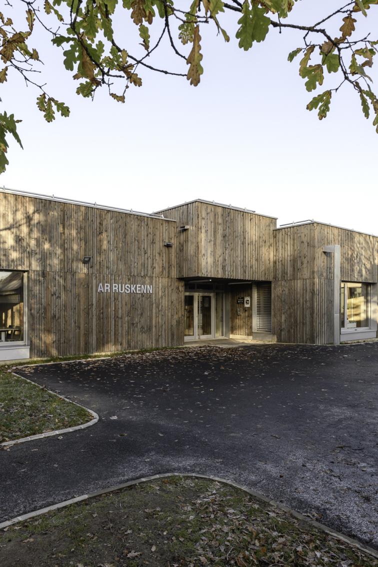 Vitré accueil périscolaire cf architecture terre crue bois écologie construction ar ruskenn