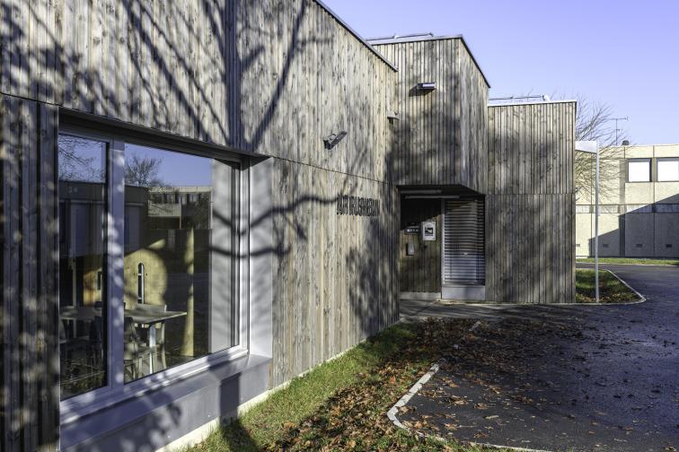 Vitré accueil périscolaire cf architecture terre crue bois écologie construction ar ruskenn