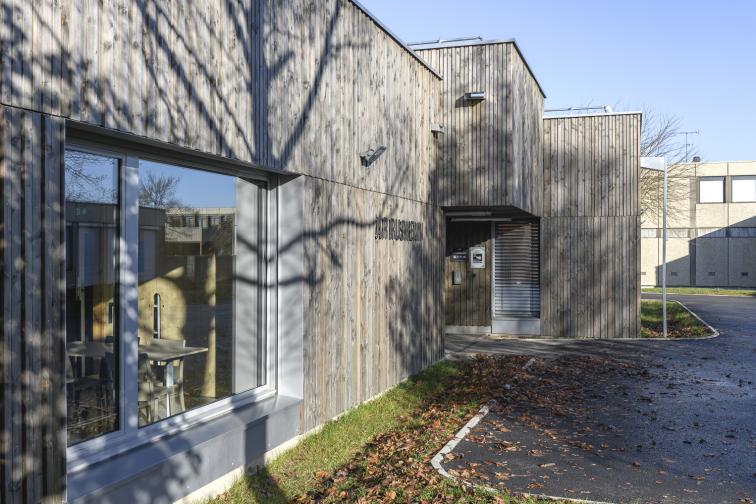 Vitré accueil périscolaire cf architecture terre crue bois écologie construction ar ruskenn