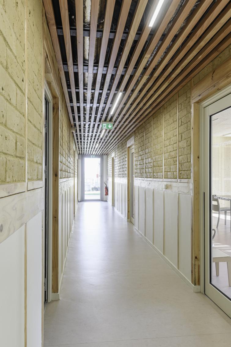 Vitré accueil périscolaire cf architecture terre crue bois écologie construction ar ruskenn
