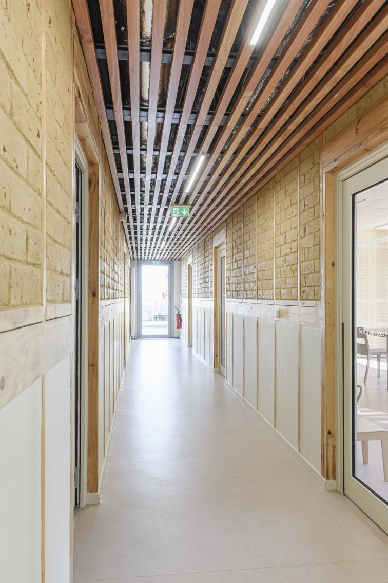 Vitré accueil périscolaire cf architecture terre crue bois écologie construction ar ruskenn